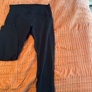 black lululemon legging